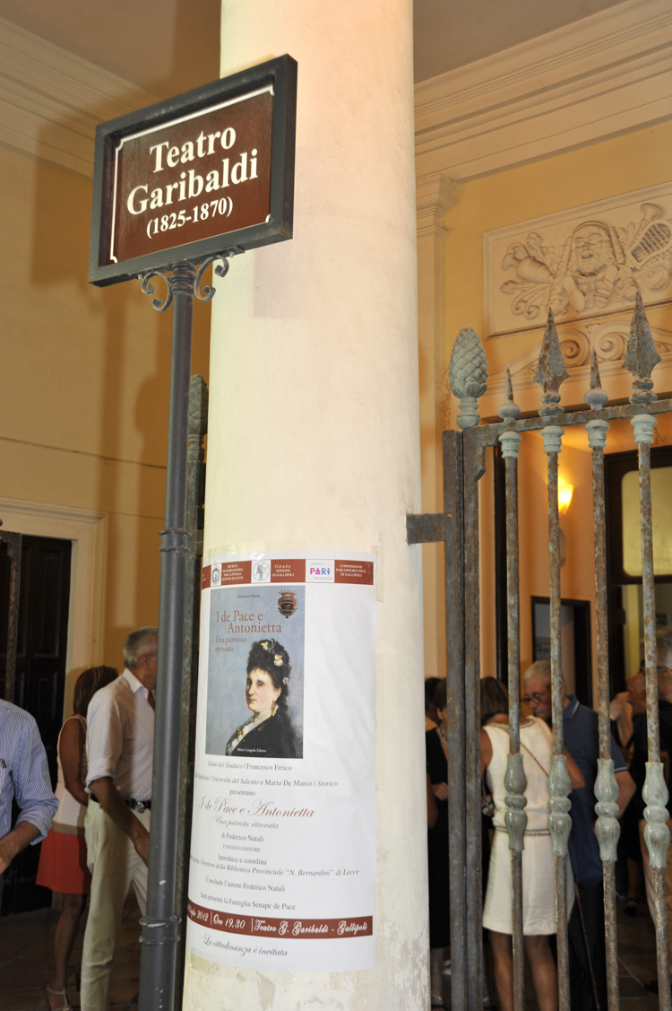 Presentazione del libro - Teatro G. Garibaldi - Gallipoli - foto Mario Milano